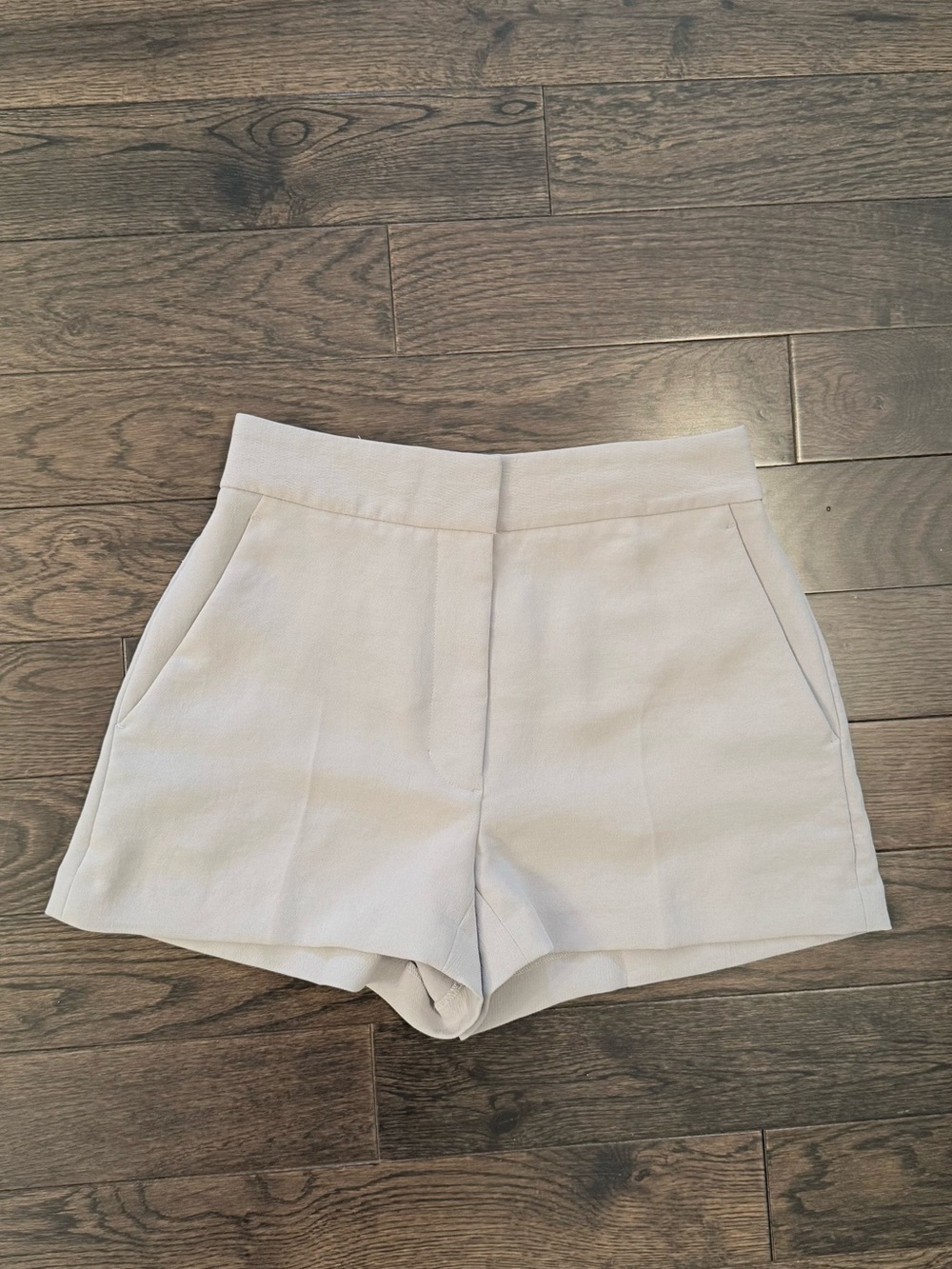 Wilfred High-Waist Light Grey Shorts